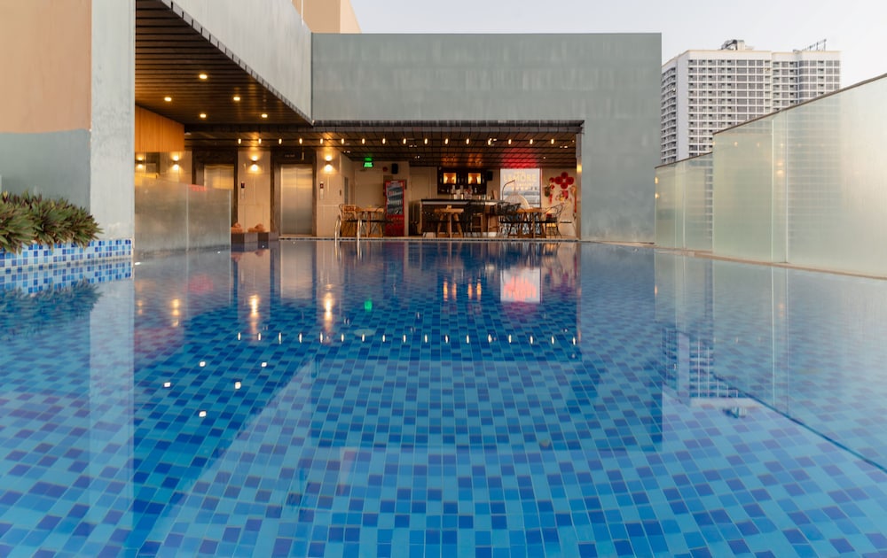 Le More Hotel 25/50