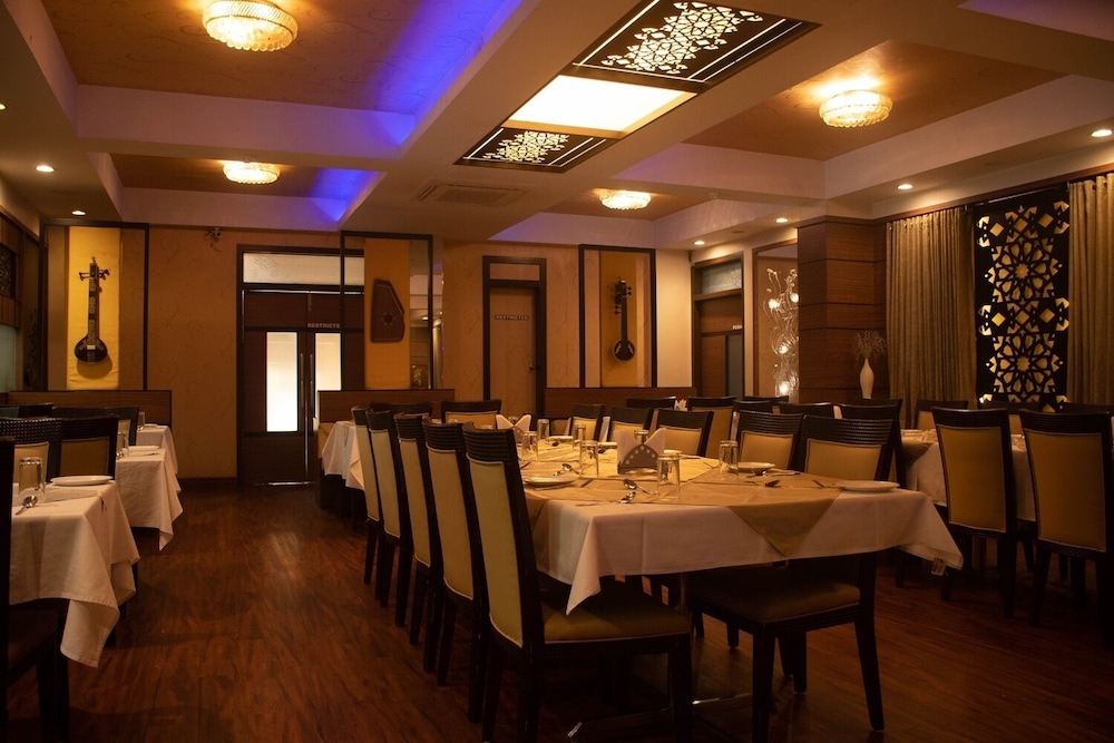 Hotel Ambience Excellency 33/45