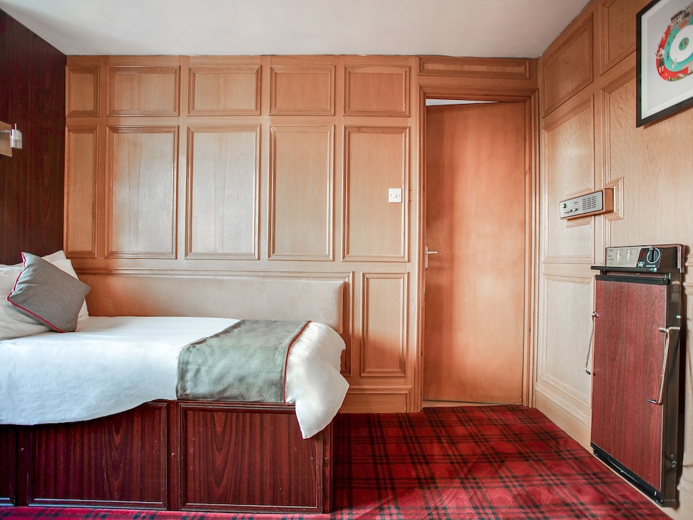 Rowers Hotel 18/48