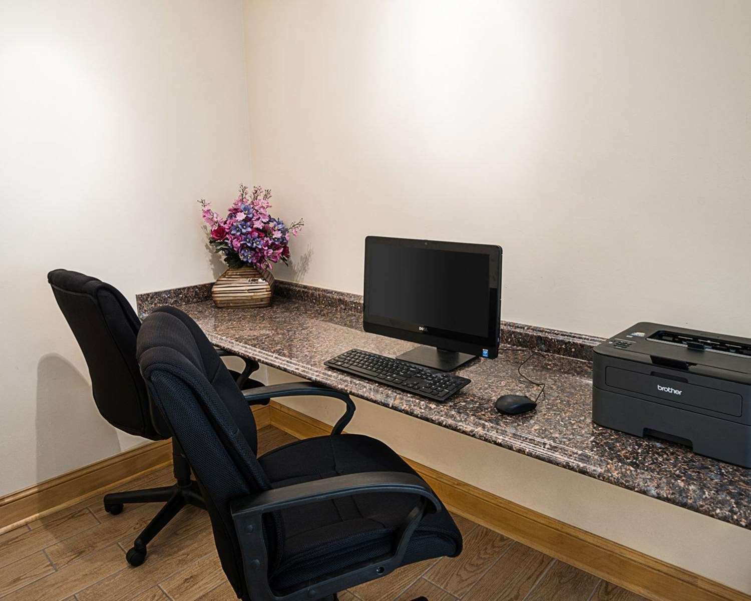Quality Inn Near Northtown Mall & National Sports Center 20/23