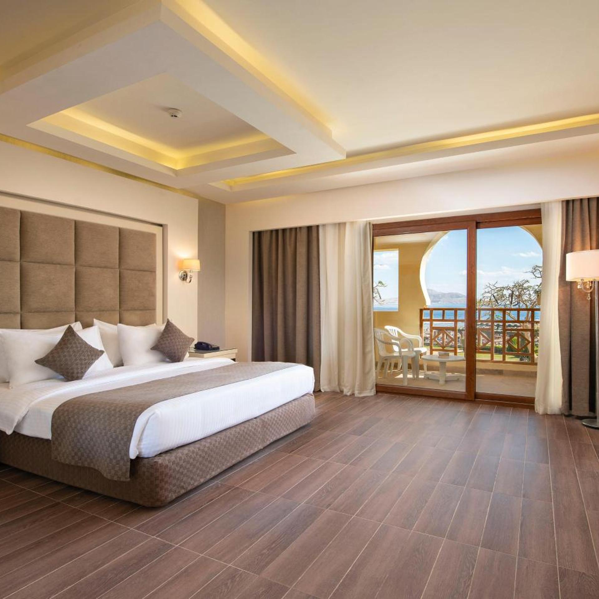 Junior Suite, Deluxe, Beach Front, Charmillion Club Resort 2/7