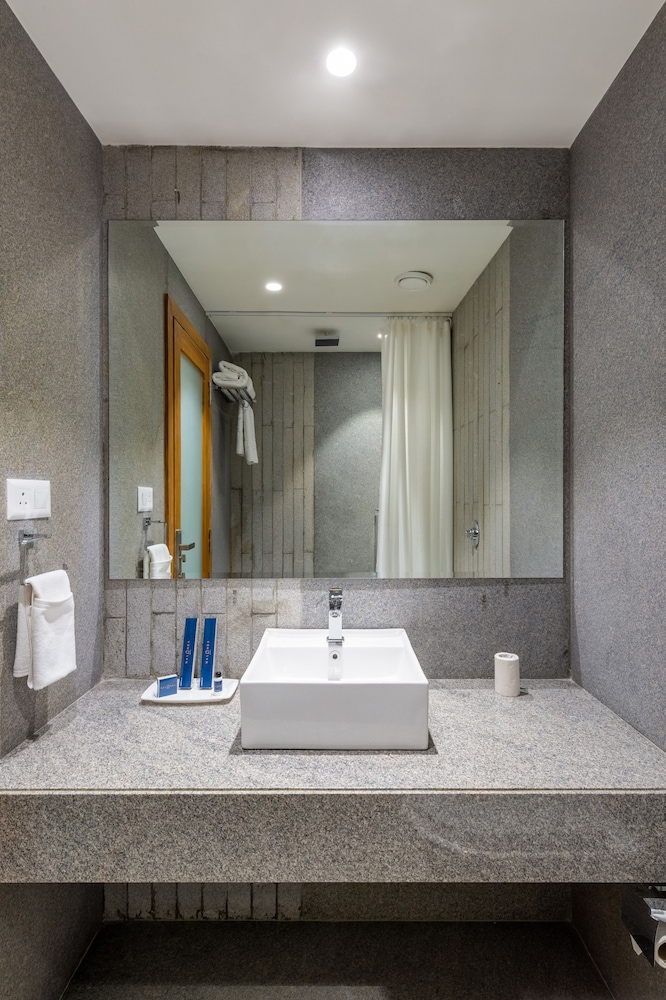 Nalanda Hotel 59/63