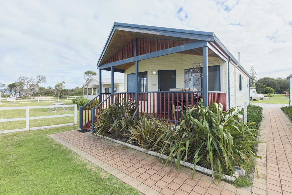 Acclaim Rose Gardens Beachside Holiday Park 3/50