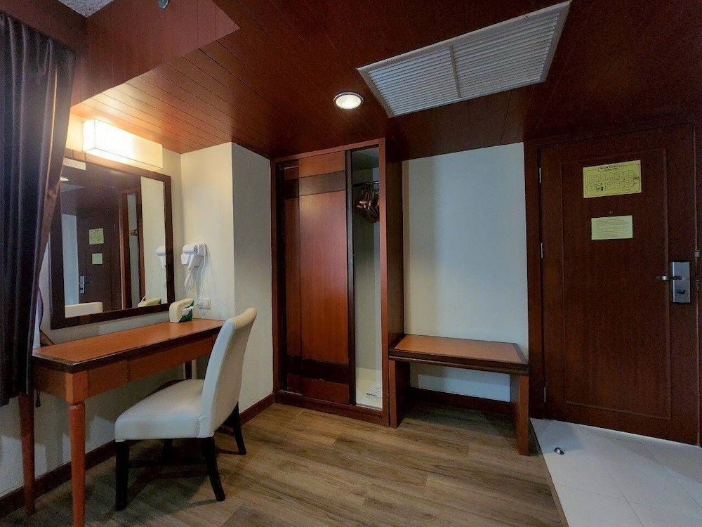 Hadyai Golden Crown Hotel 34/58