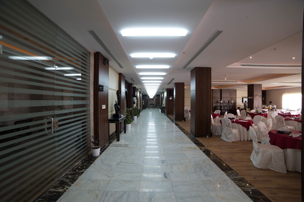 رؤوم إن بريدة(Raoum Inn Hotel Apartments Buraydah) 31/35