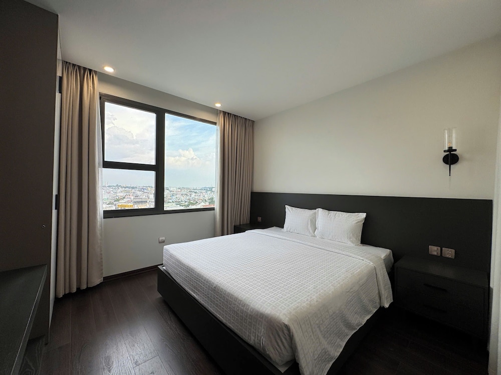 Aurora Hotel Plaza 27/71