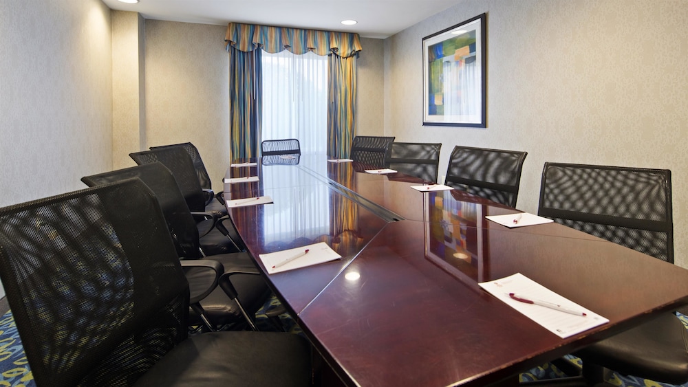 Best Western Plus Waynesboro Inn & Suites Conference Center 29/33