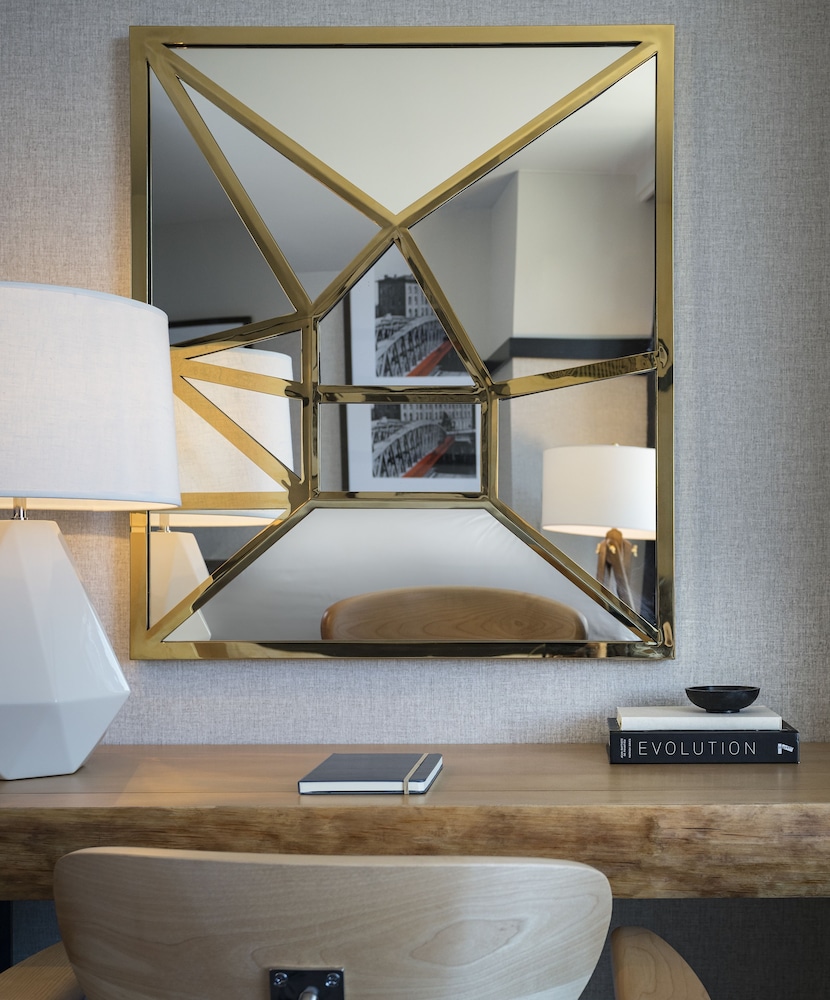 Kimpton Journeyman Hotel 18/80