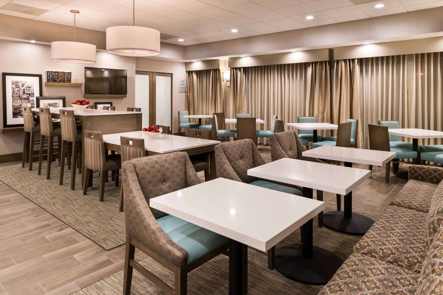 Hampton Inn Channel Islands Harbor 35/65