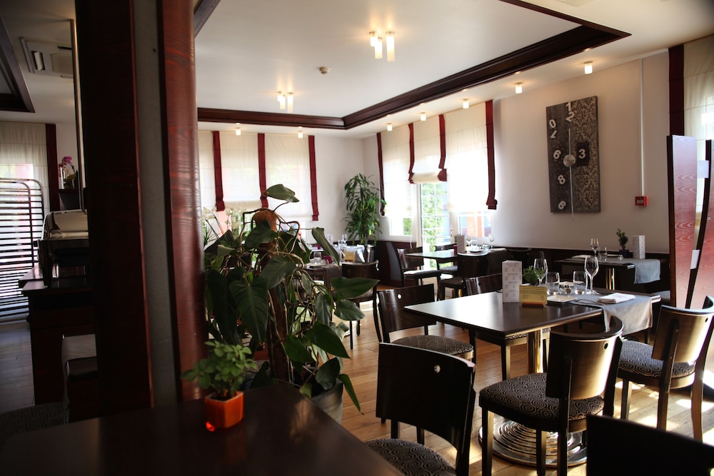 Cottage Logis Hotel-Restaurant 42/57