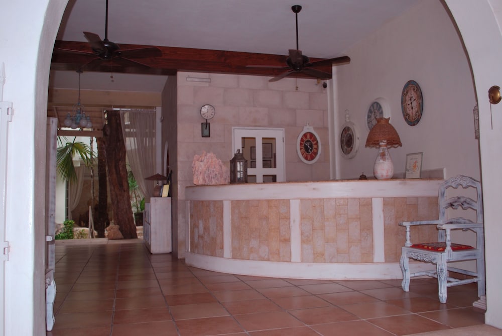 Coco Rio Hotel 6/50