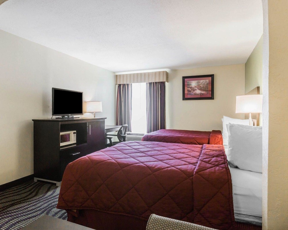 Quality Inn & Suites North Montgomery 9/34