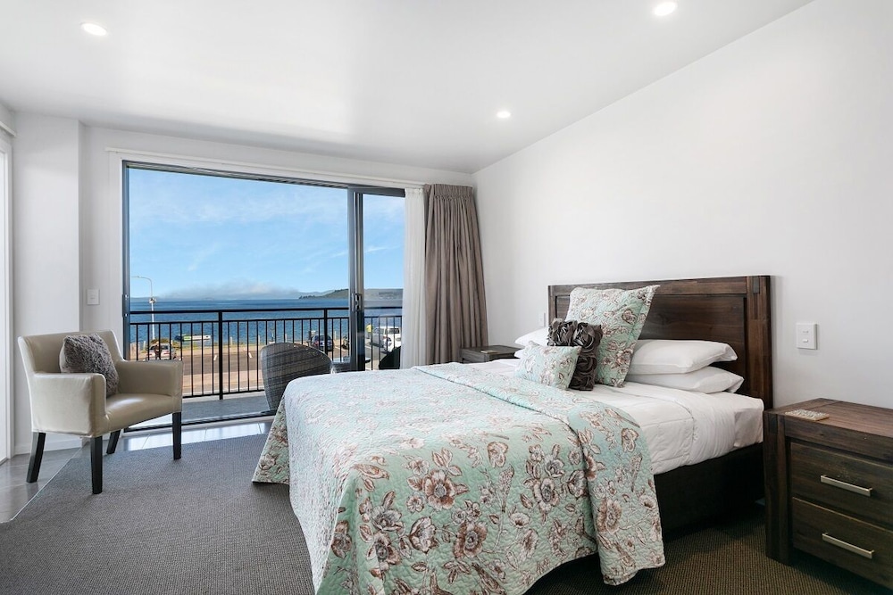SUPERIOR, STUDIO, LAKE VIEW, LAKE WING