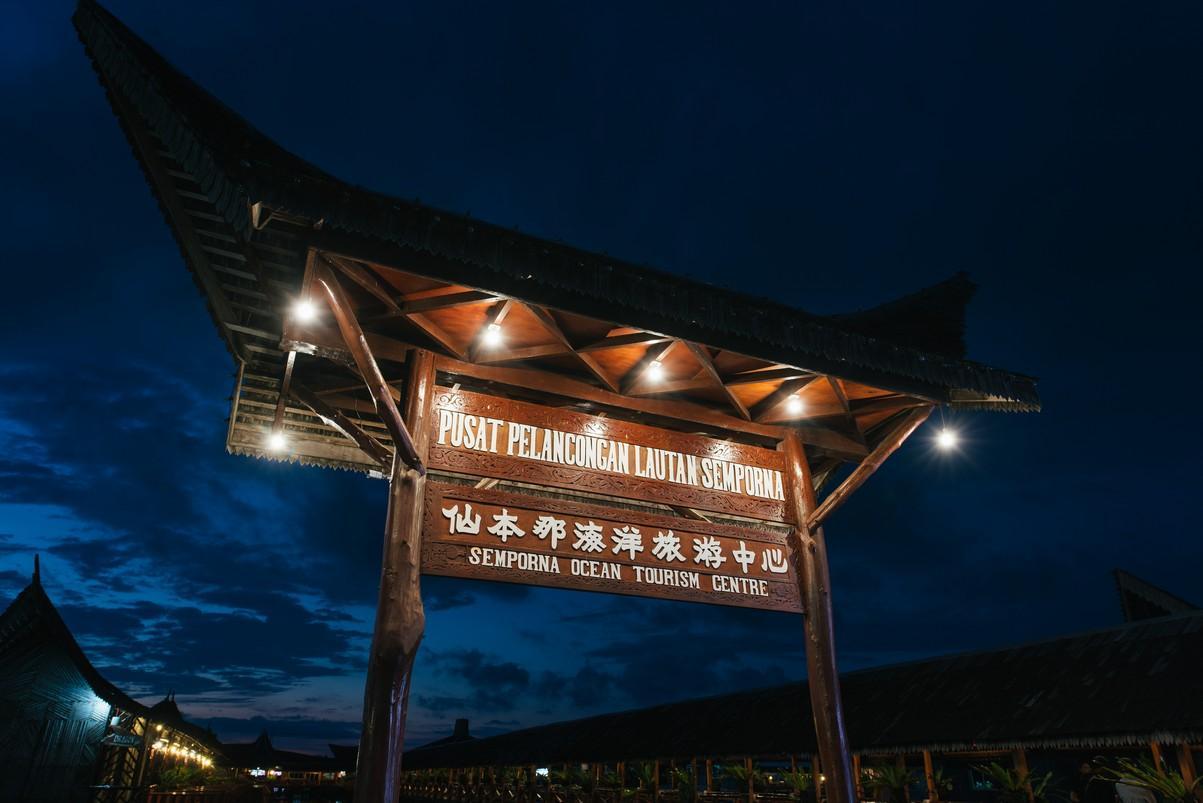 Dragon Inn Floating Resort 1/29