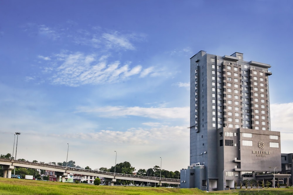 MILLESIME HOTEL 2/35