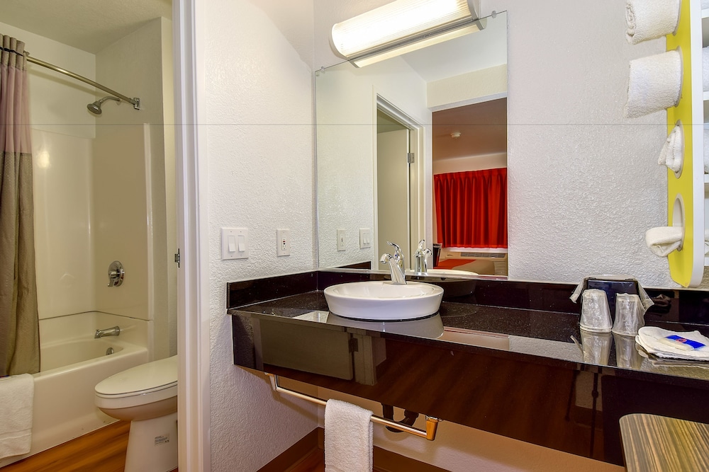 Motel6 Riverside, CA - UCR East 29/57