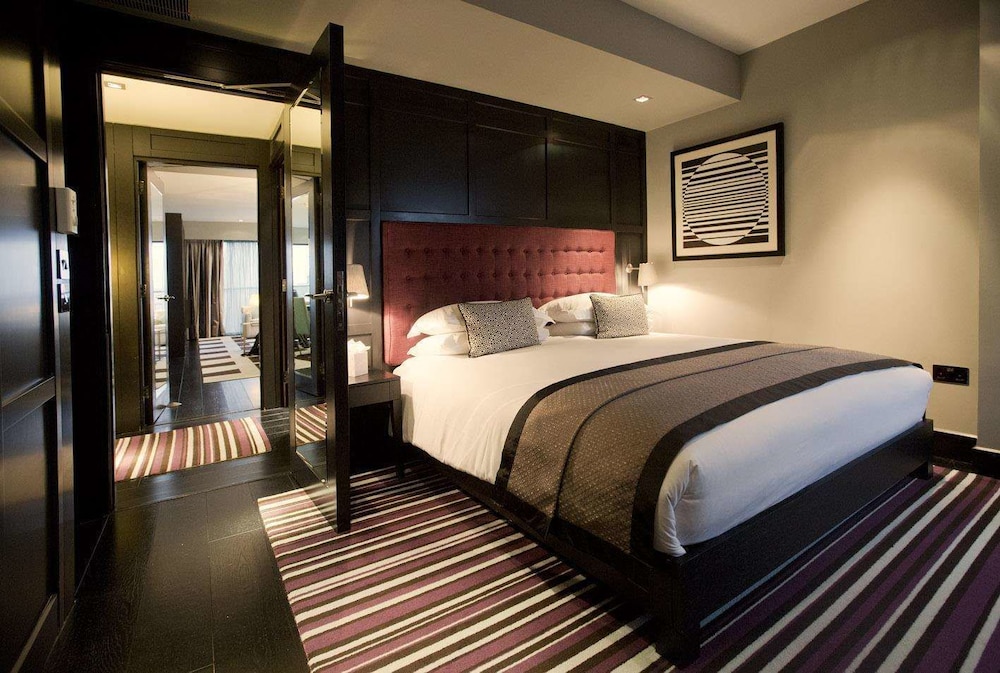 The Fitzwilliam Hotel Belfast 10/66