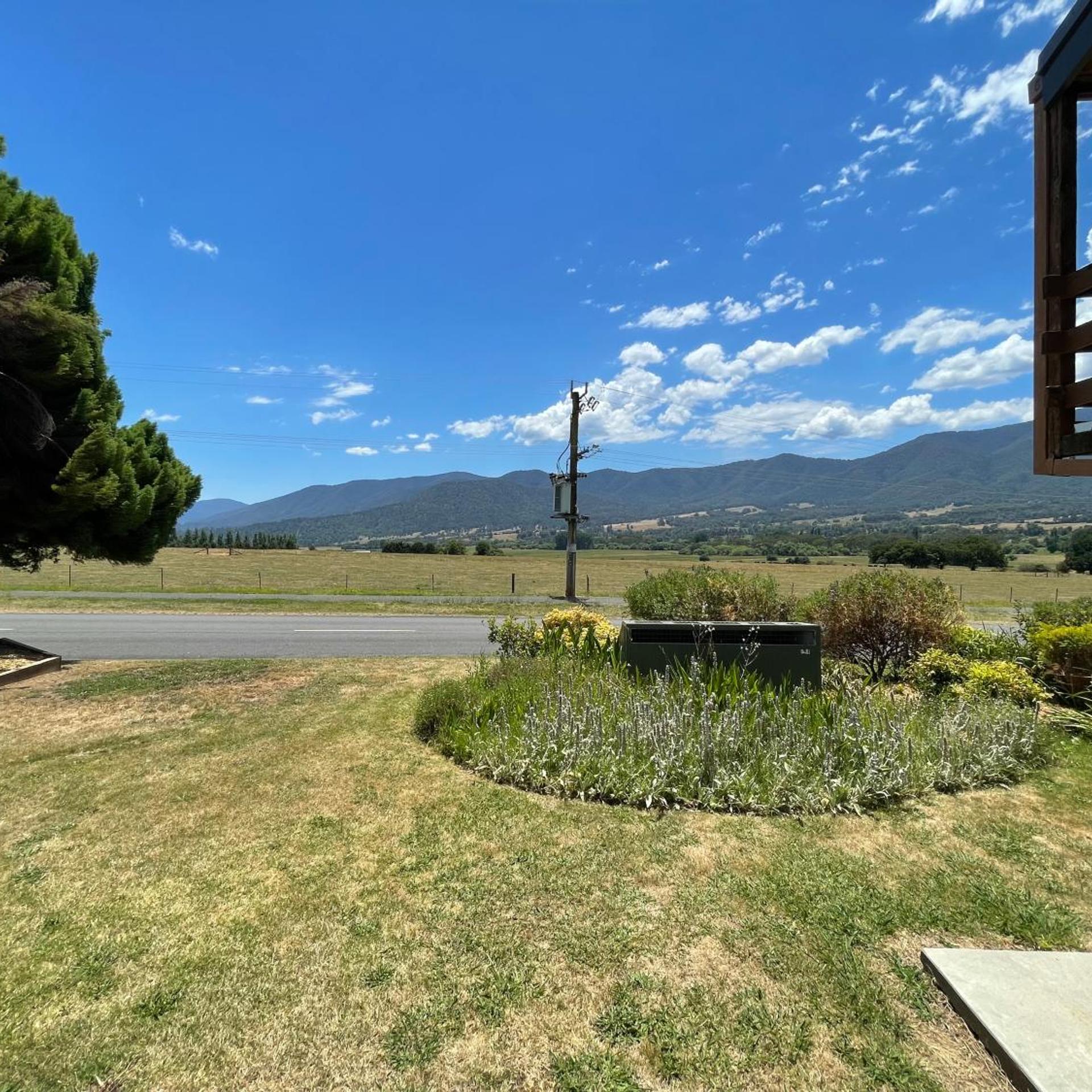 MOUNTAIN CREEK MOTEL 47/50
