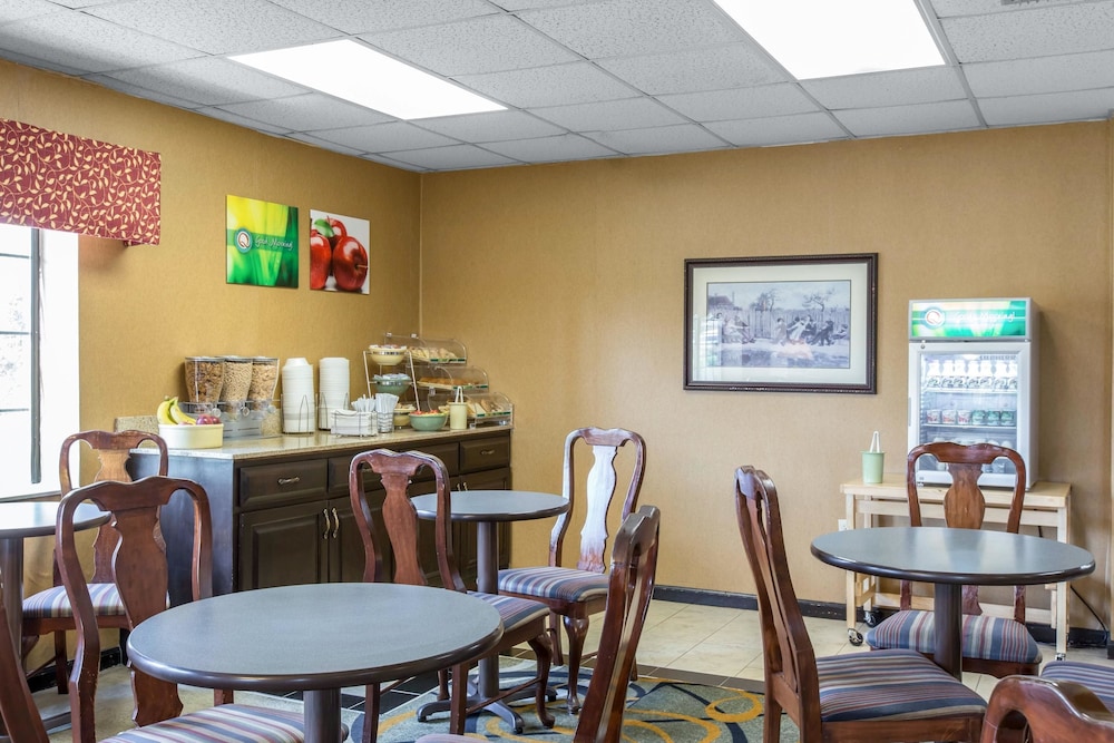 Quality Inn Cordele 27/34