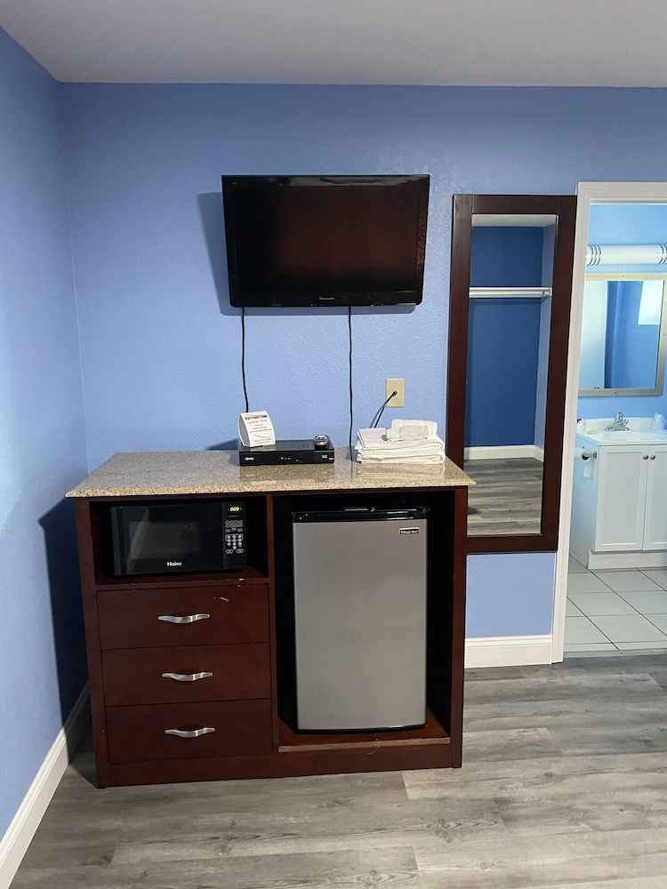 Red Carpet Inn and Suites 20/22
