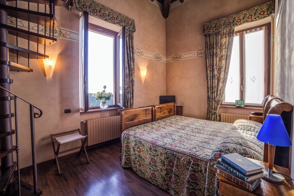 ROOM, DOUBLE BED, LAKE VIEW