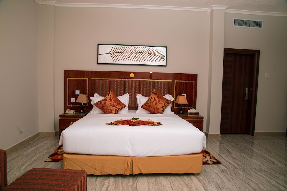 Tiffany Diamond Hotel Makunganya Street 12/66