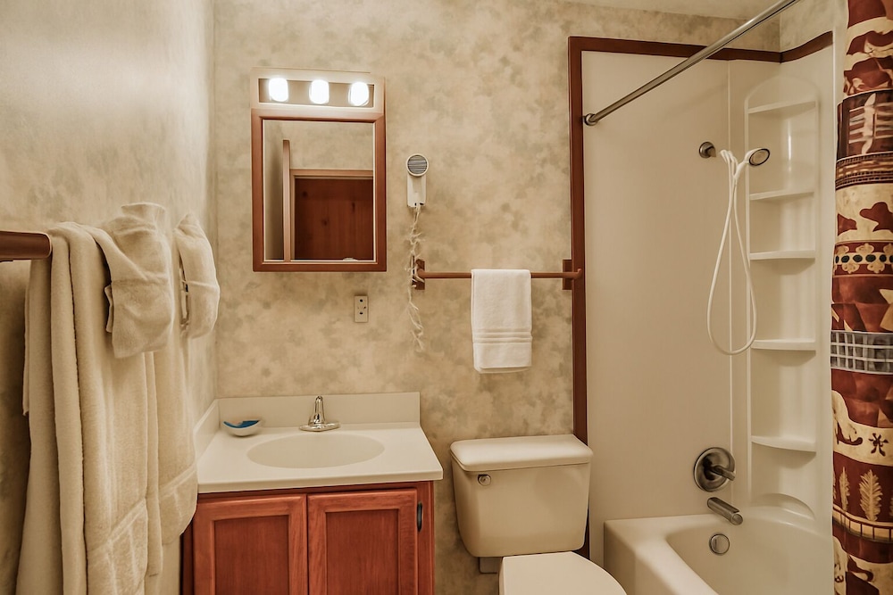 Smoketree Lodge, a VRI resort 70/70