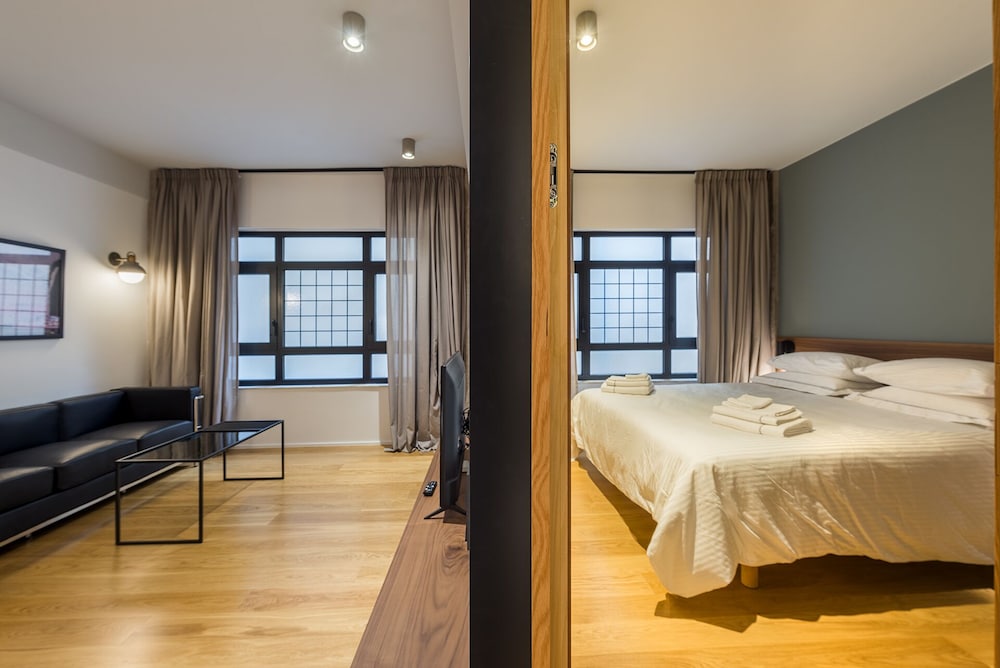 INTERIOR, 1 BEDROOM, APARTMENT, NO VIEW