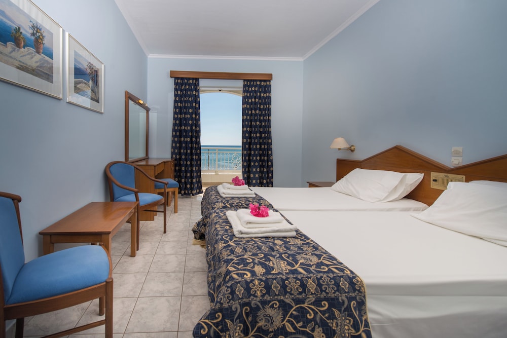 Room, Double Bed, Lateral Side Sea View