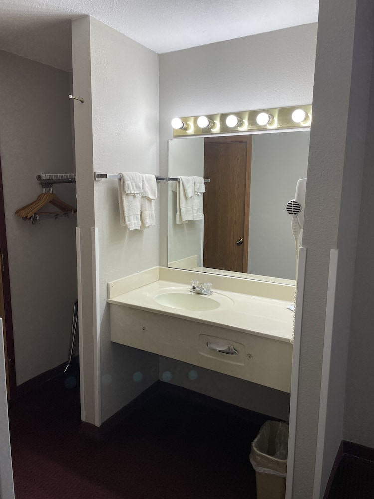 Scenic Hills Inn 18/55