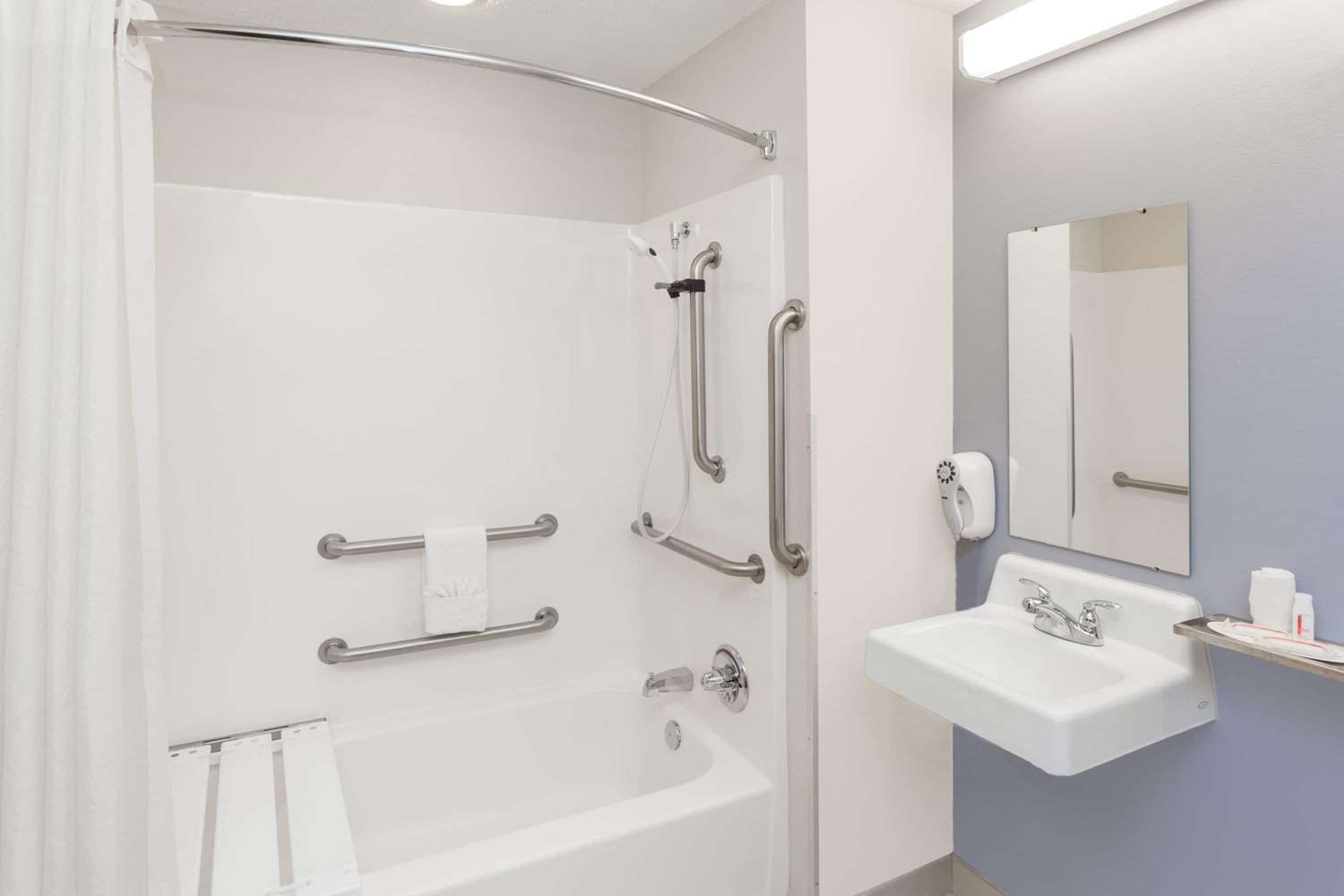 Microtel Inn And Suites Elkhart 27/28