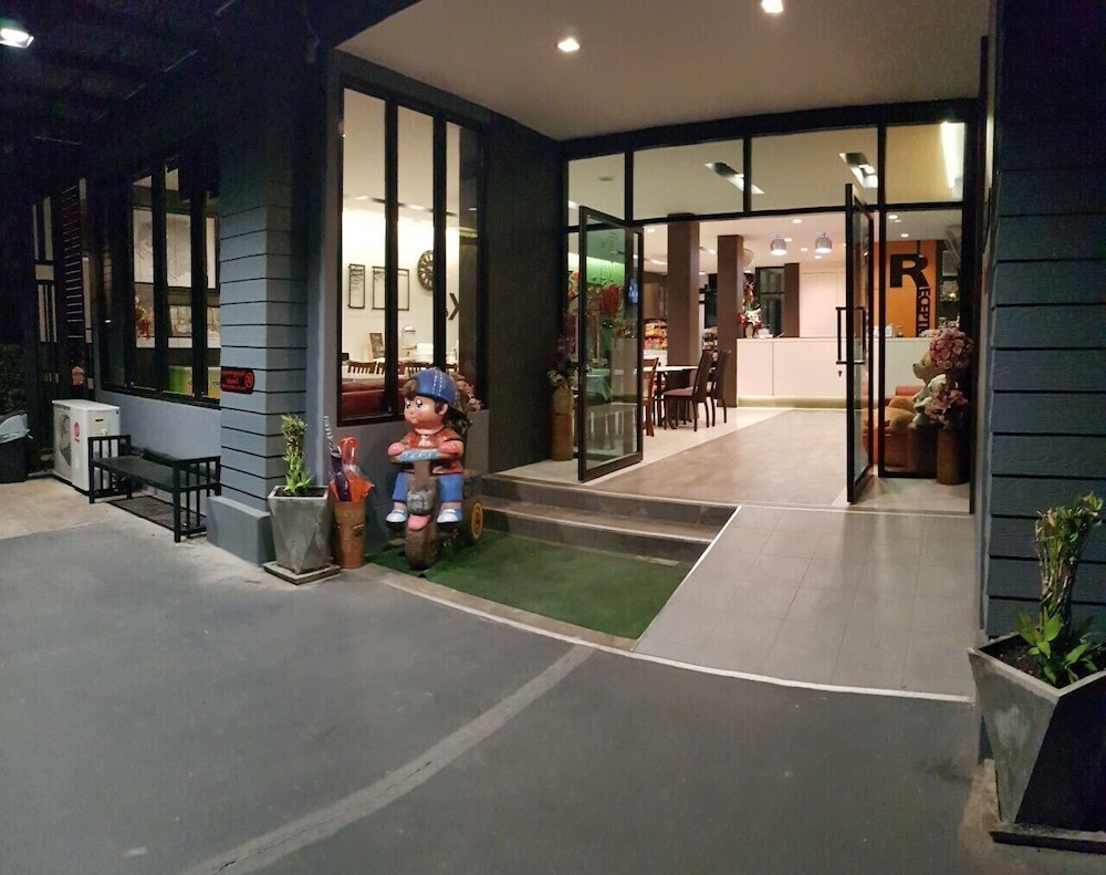 The Siri Place 33/37