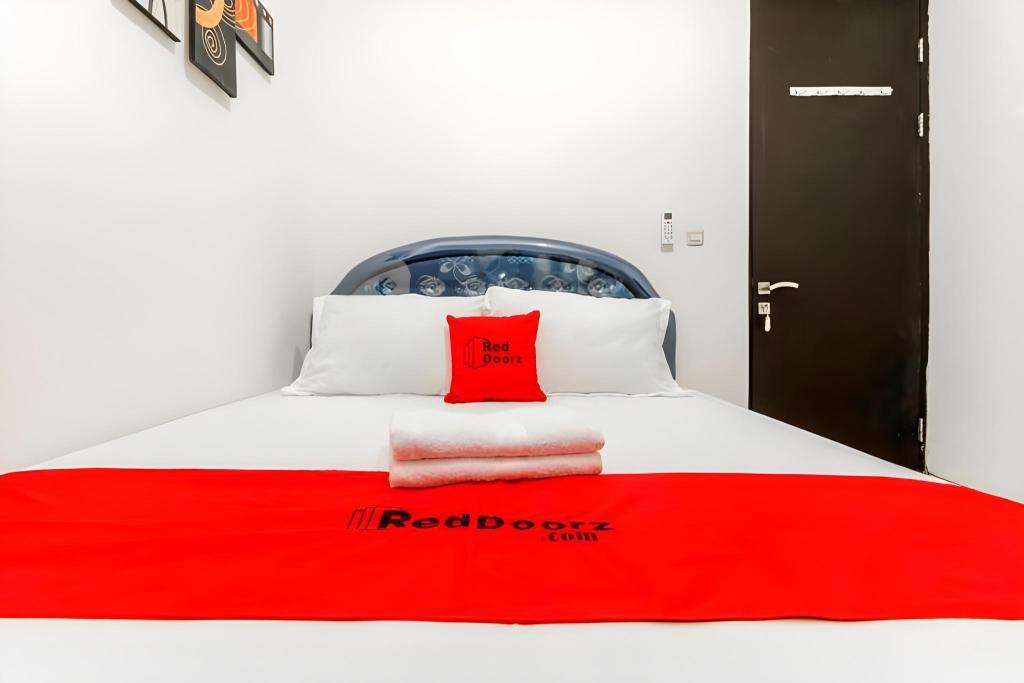Reddoorz Near Trisakti University 9/19