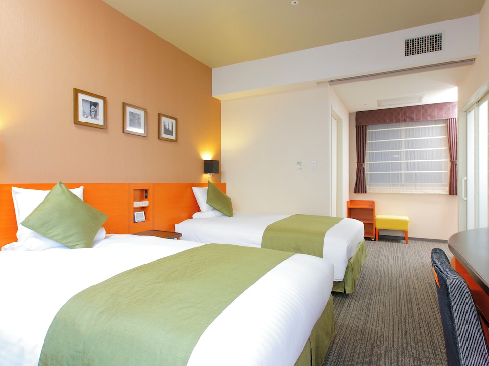 ROOM, TWIN BEDS, NO CLEANING SERVICES, ACCESSIBLE