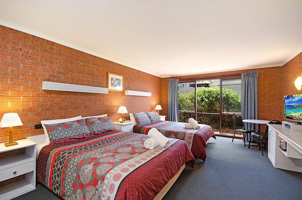 WHALERS REST MOTOR INN 17/56