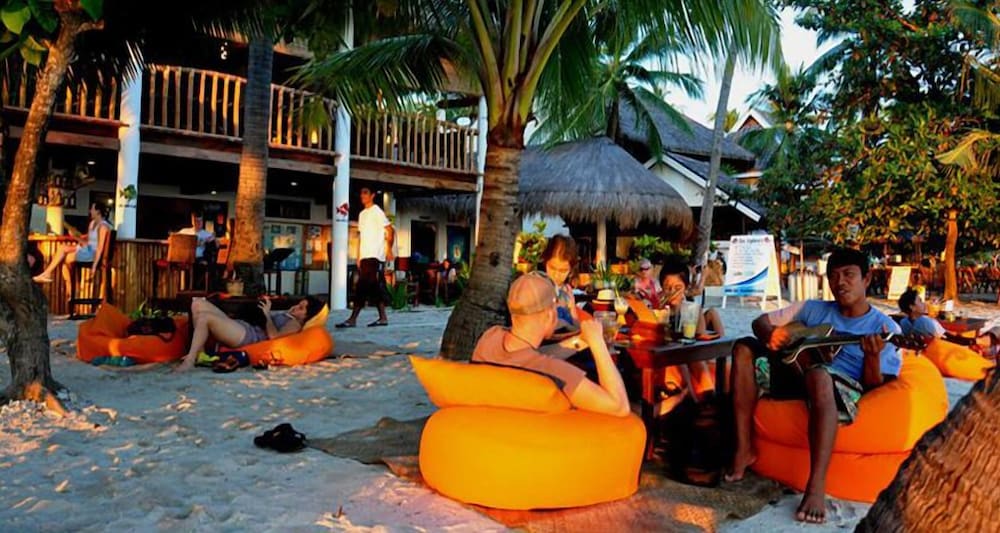 Ocean Vida Beach And Dive Resort 52/65
