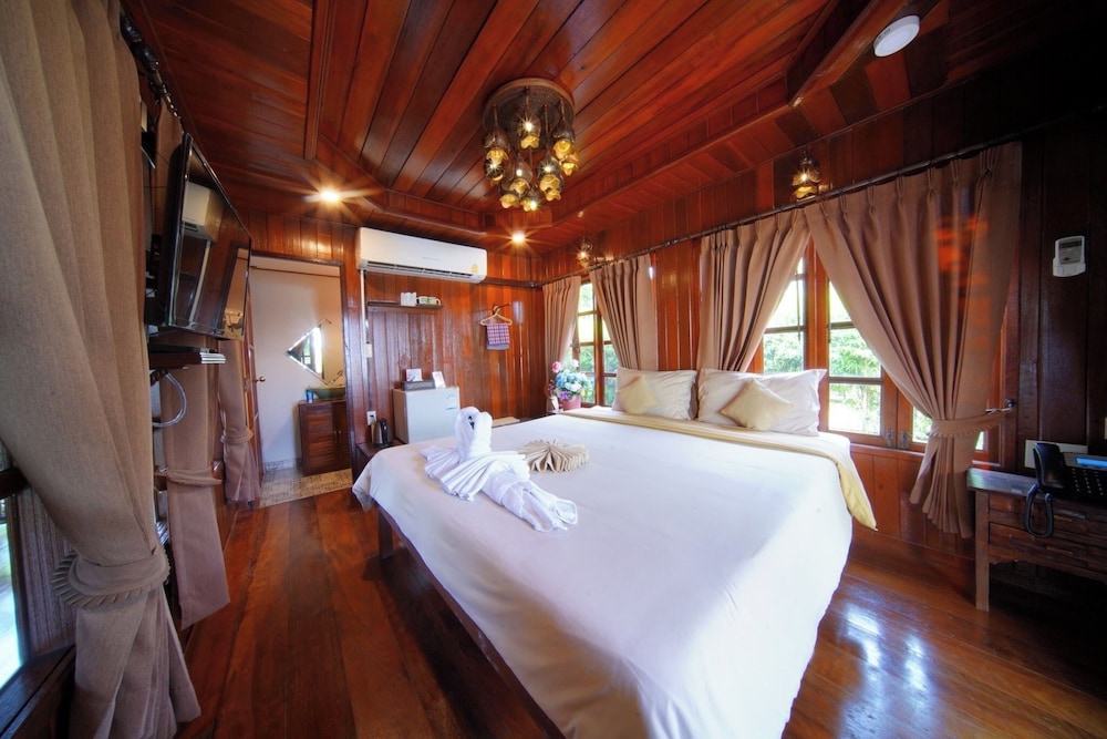 Pludhaya Resort and Spa 24/76