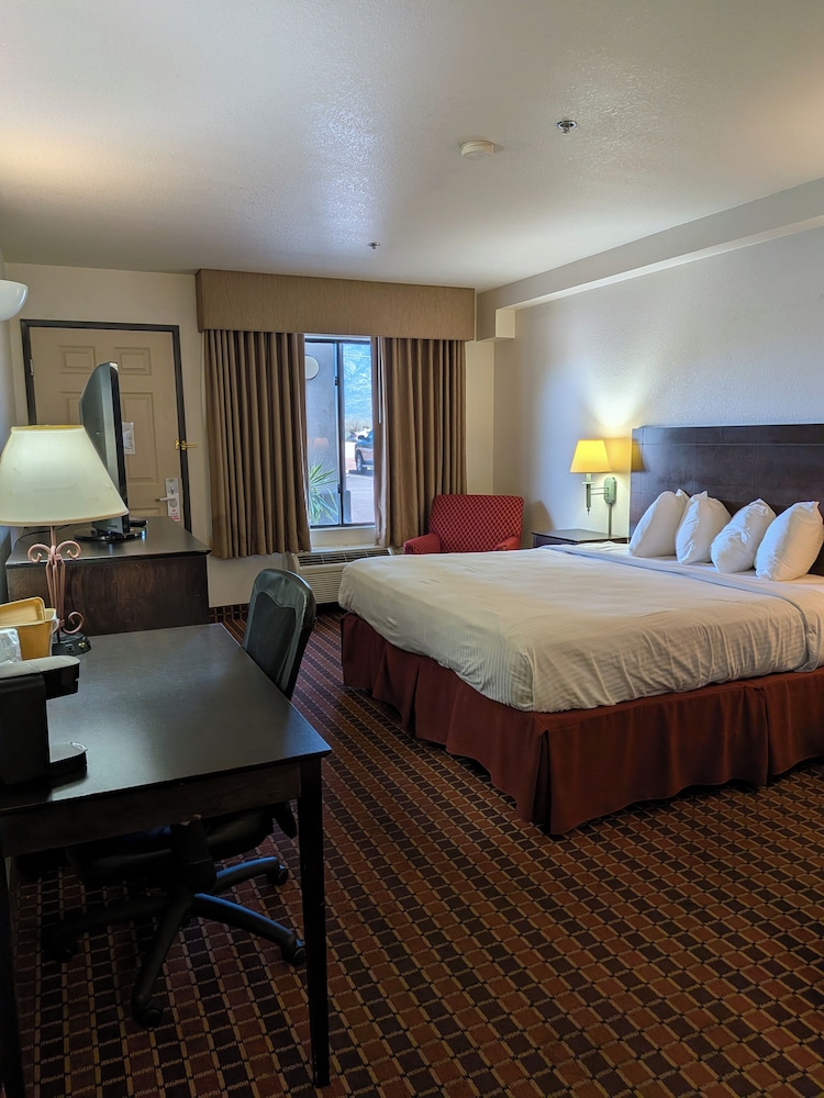 Catalina Inn 19/40
