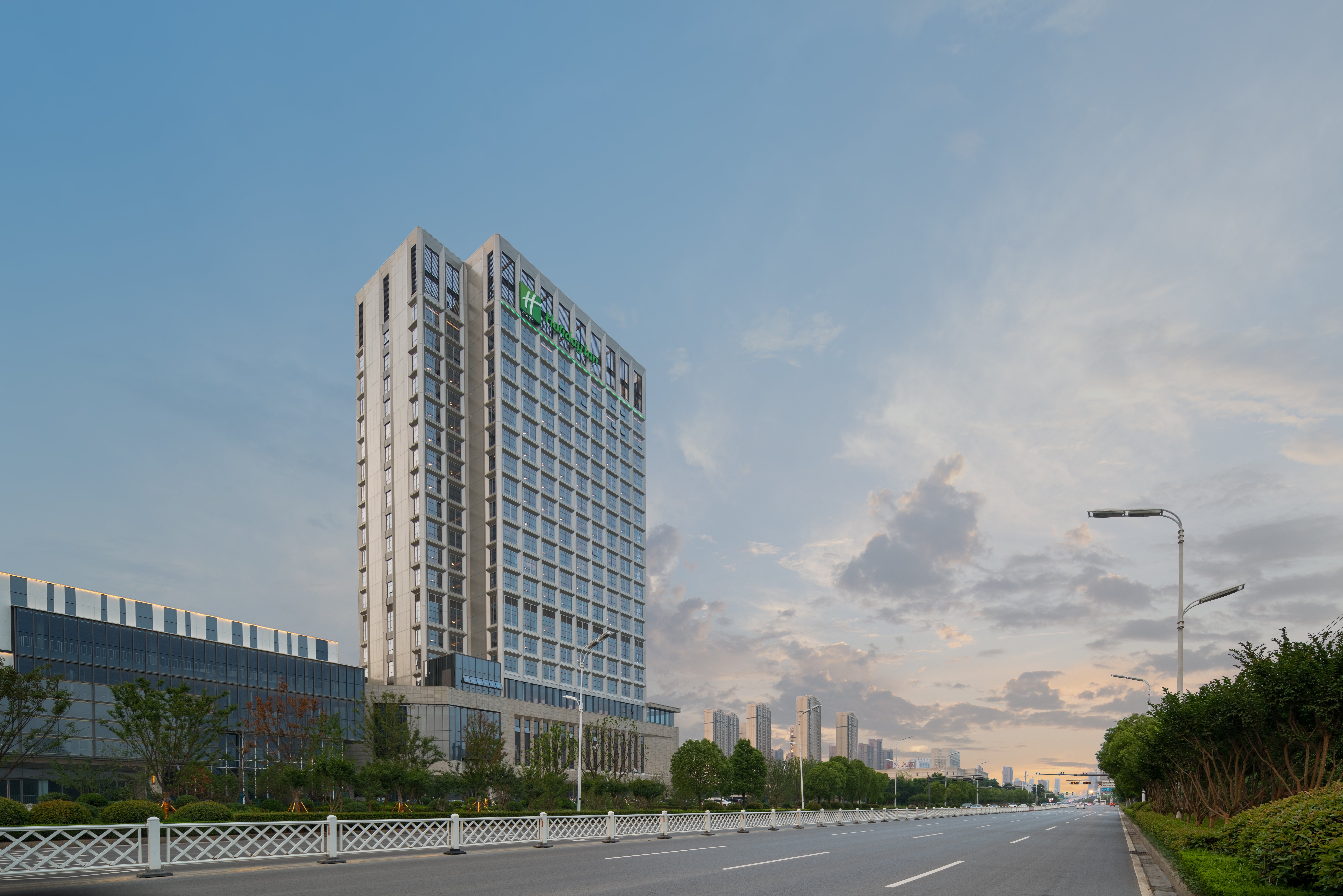Holiday Inn Fuyang 1/75