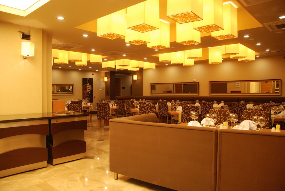 Volley Hotel Izmir 48/63