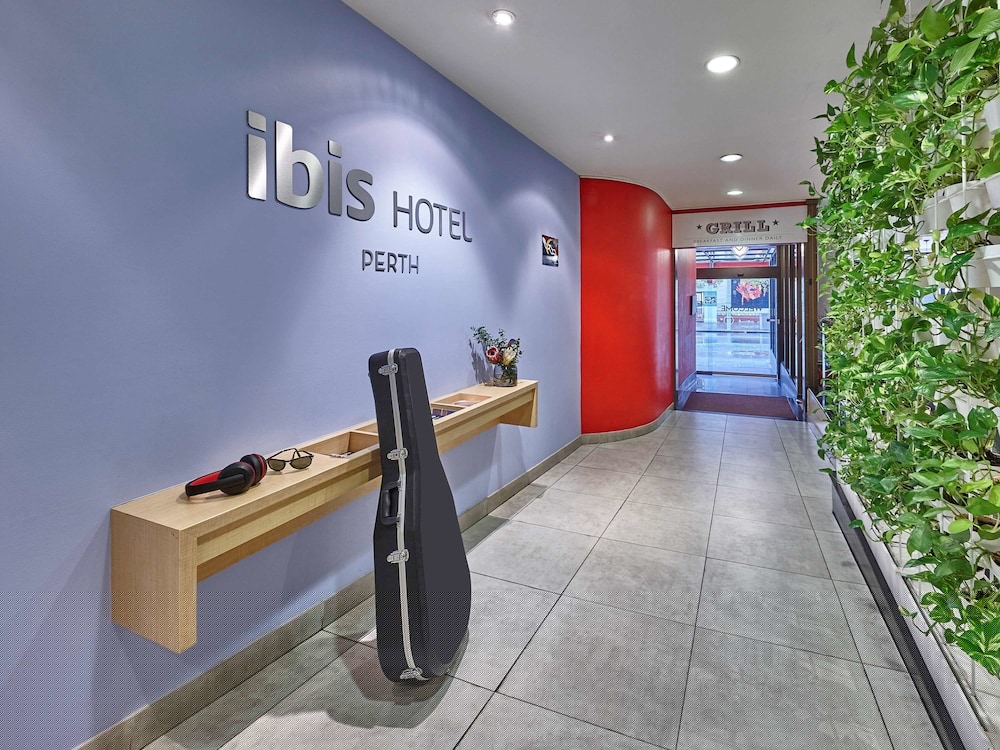 IBIS PERTH 6/70