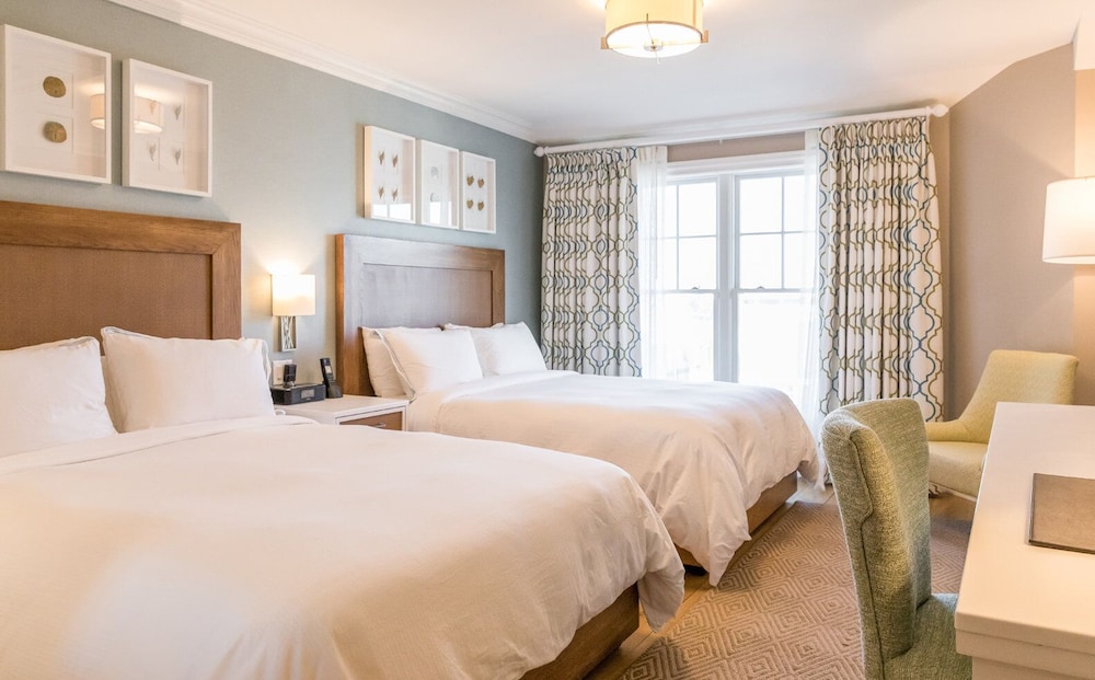 Standard, 2 Queen Beds, Town View, City View
