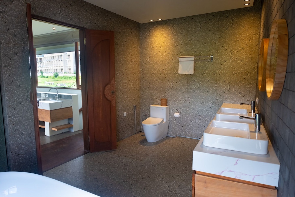 Tegal Sari Accommodation 42/50