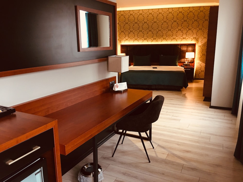 Grand Vaves Hotel 53/58