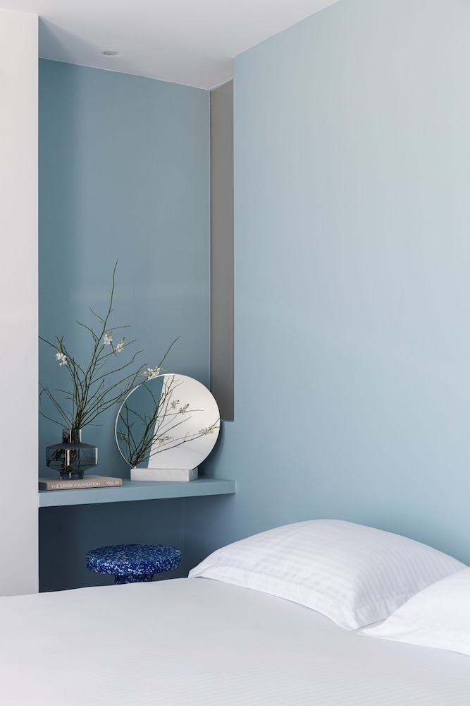 NEO SUITES 38/75