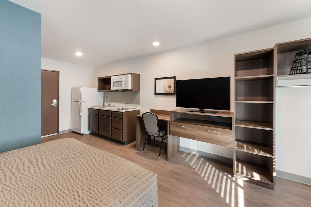 WoodSpring Suites Dayton North 28/42