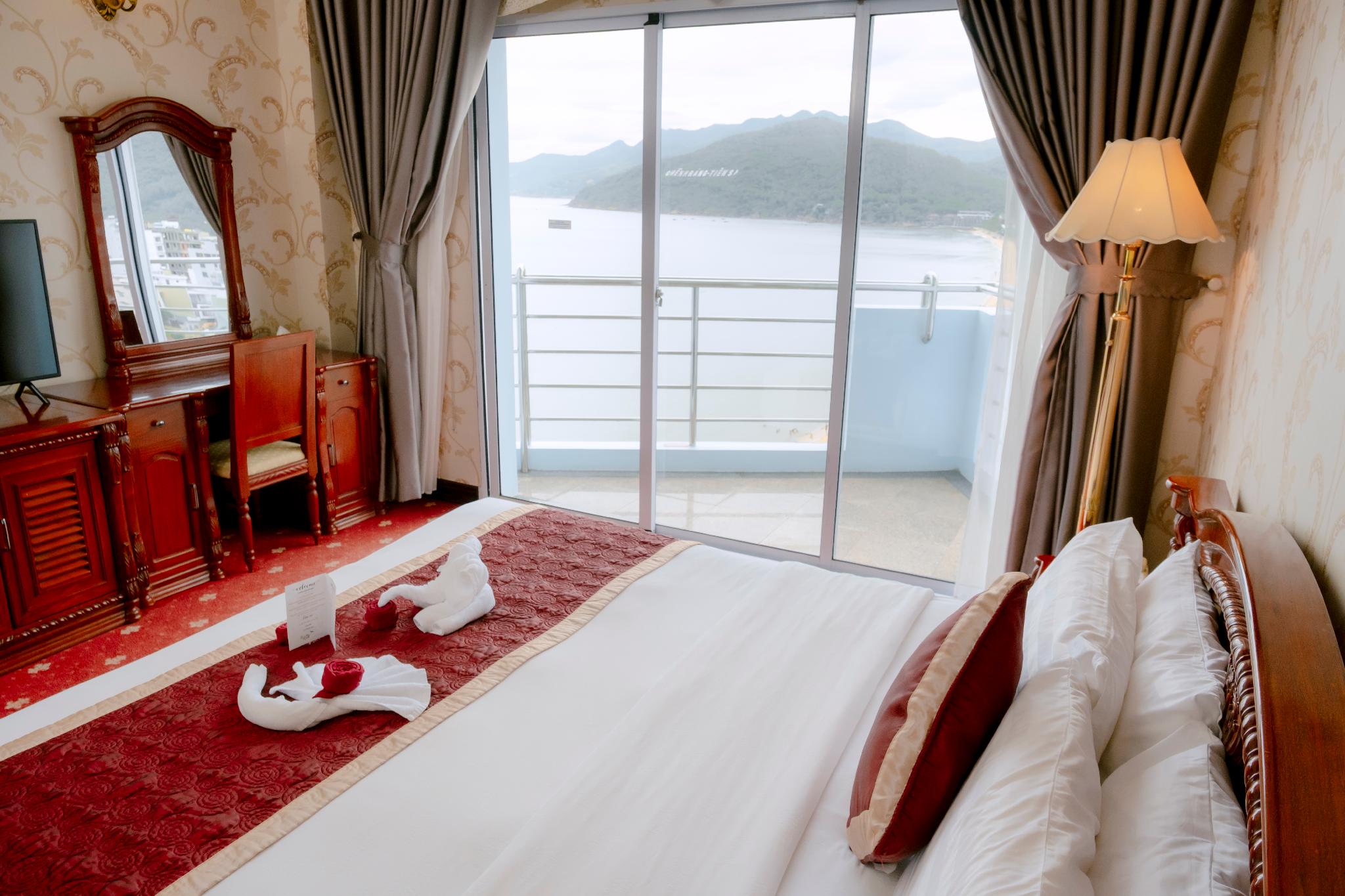 Sea Gulf, Suite