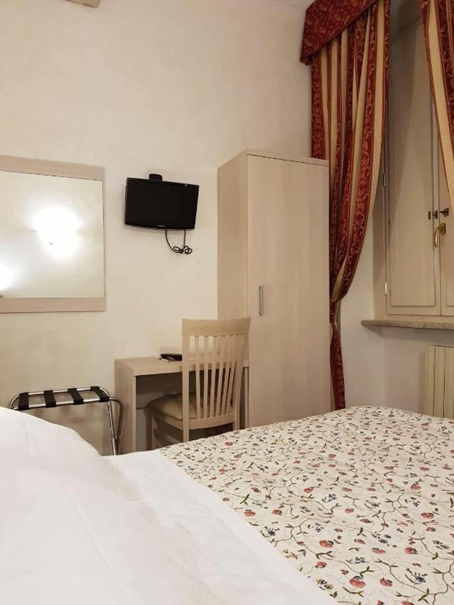 غرفة مفردة بسرير فردي، Hotel Julia 4/6