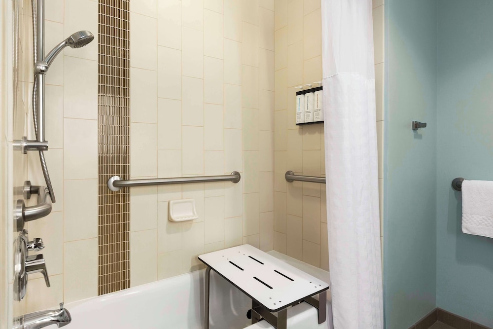 Hyatt Place Columbia Downtown the Vista 70/70