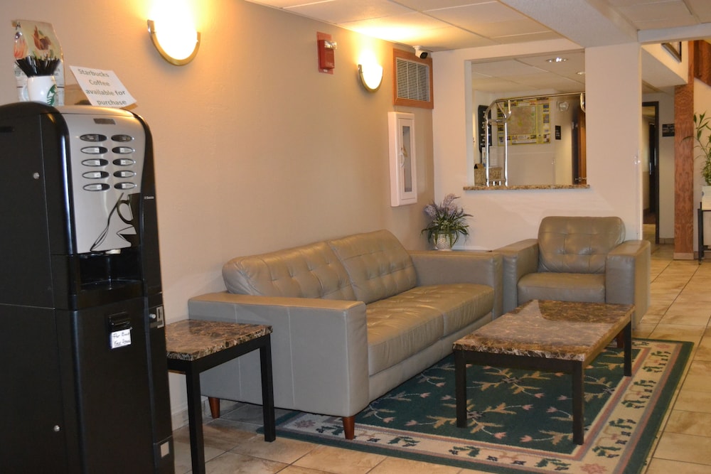 Super 8 By Wyndham Germantown/Milwaukee 33/41